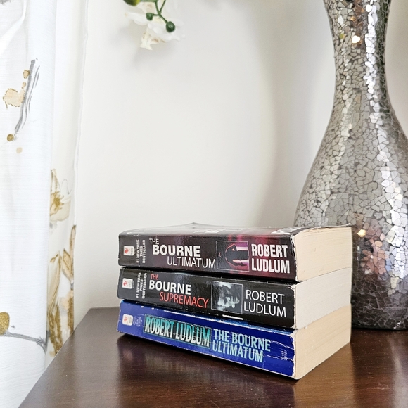 Robert Ludlum Lot of 3 Paperback Books The Bourne Ultimatum The Bourne Supremacy - Picture 4 of 10